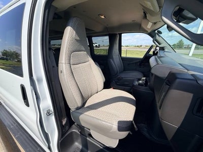 2025 Chevrolet Express Passenger 1LT