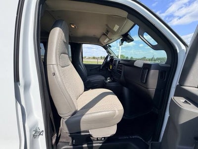2025 Chevrolet Express Passenger 1LT