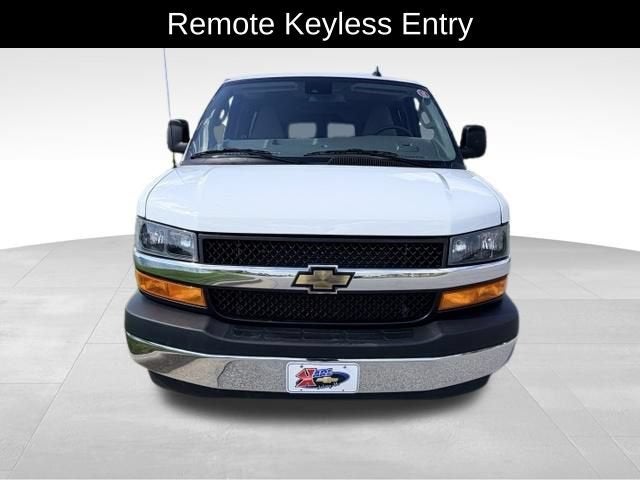 2025 Chevrolet Express Passenger 1LT