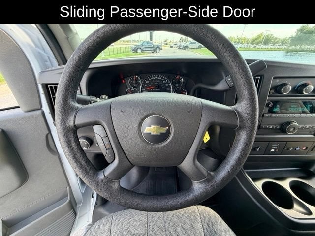 2025 Chevrolet Express Passenger 1LT