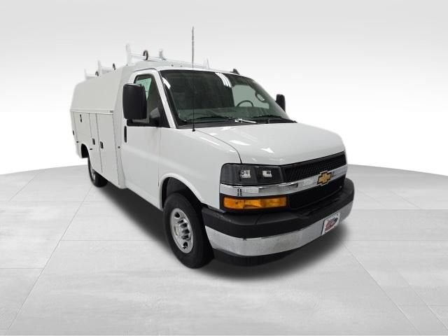 2026 Chevrolet Express Cutaway 3500 1WT