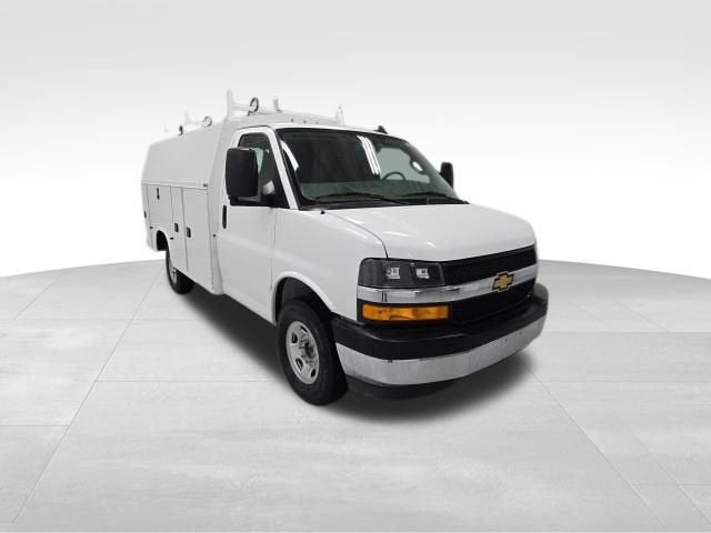 2026 Chevrolet Express Cutaway 3500 1WT