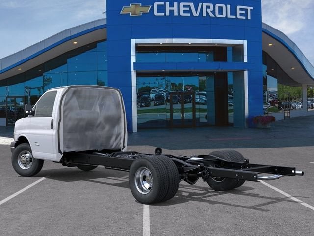 2025 Chevrolet Express Cutaway 3500 1WT