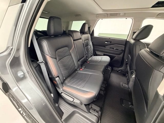 2025 Nissan Pathfinder Platinum 4WD