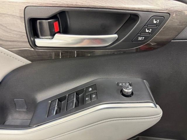 2024 Toyota Highlander Platinum