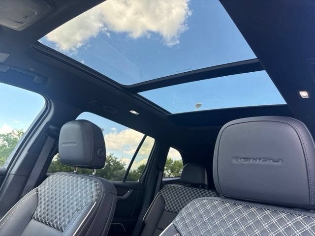 2024 GMC Acadia Denali