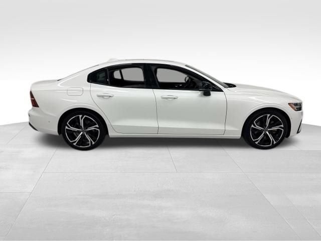 2024 Volvo S60 Ultimate Dark Theme