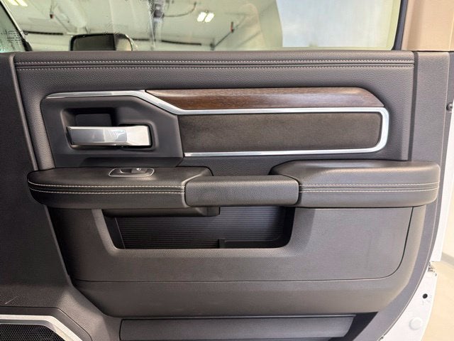 2022 RAM 2500 Laramie Crew Cab 4x4 6'4" Box