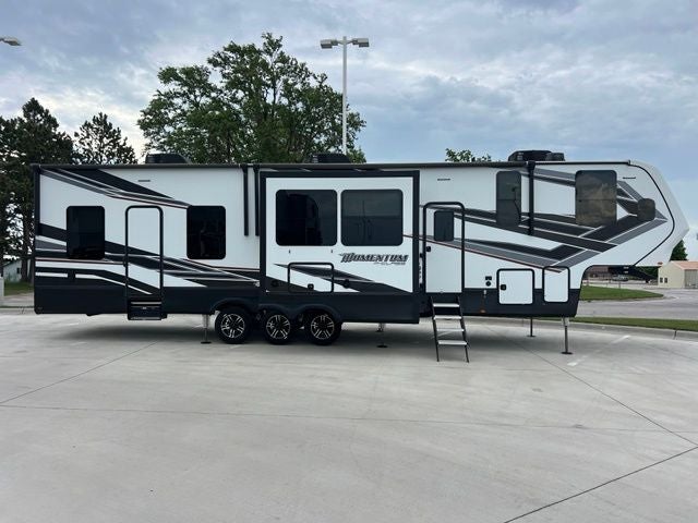 2022 Momentum Camper Base